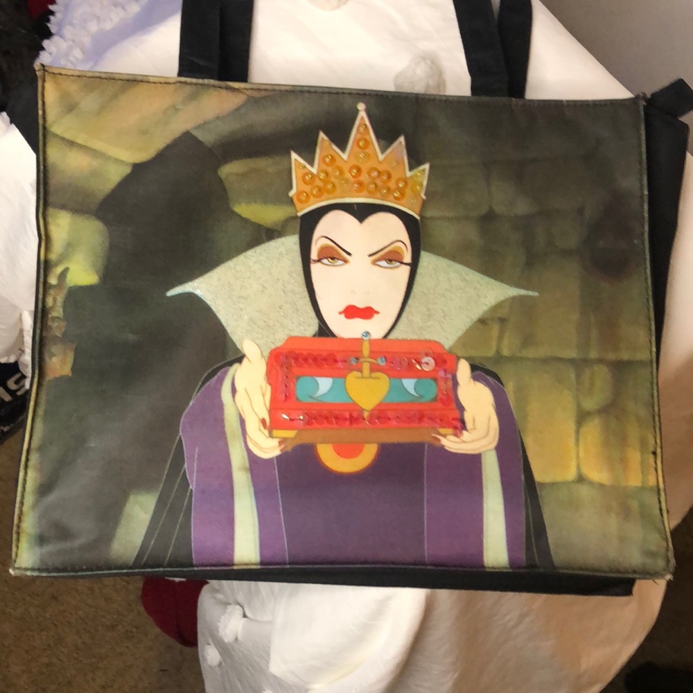 DISNEY Snow Whites Evil Queen black tote handbag. - Picture 10 of 10